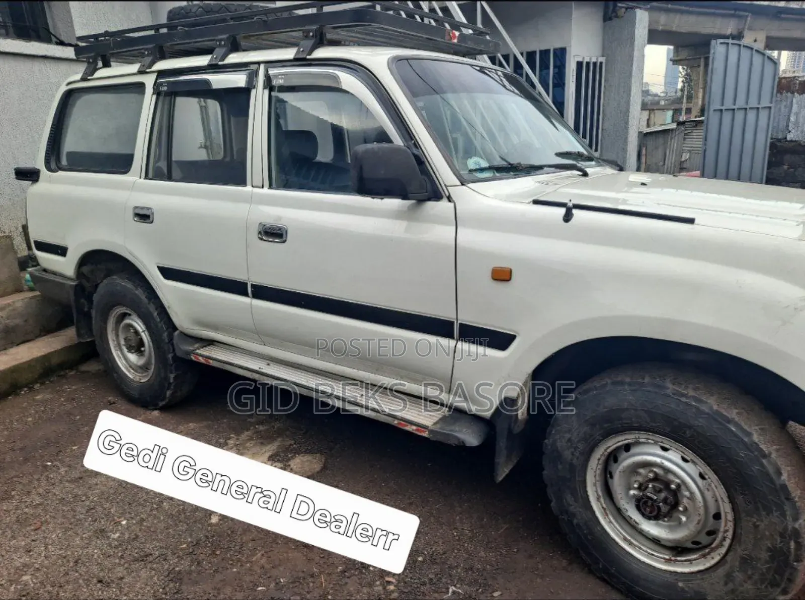 Toyota Land Cruiser 1990 White