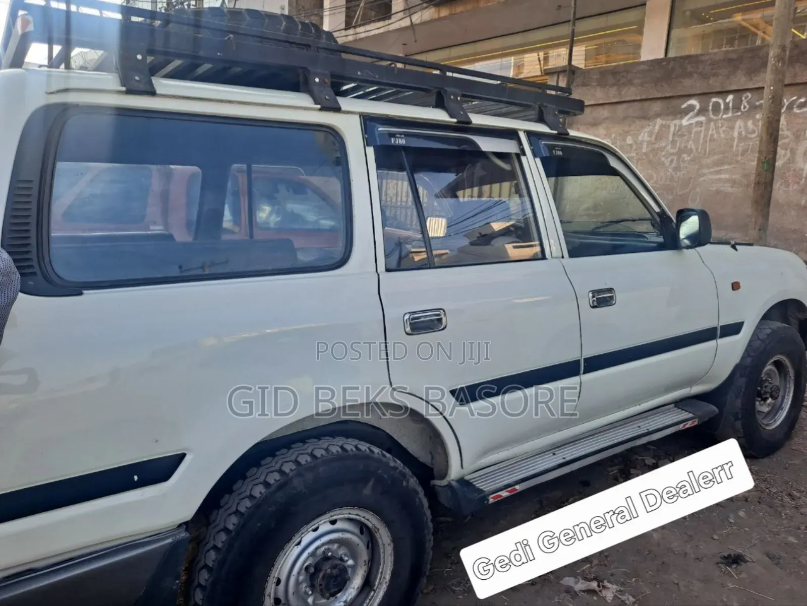 Toyota Land Cruiser 1990 White