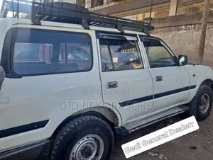 Toyota Land Cruiser 1990 White