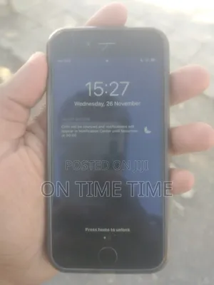 Photo - Apple iPhone 7 32 GB Black