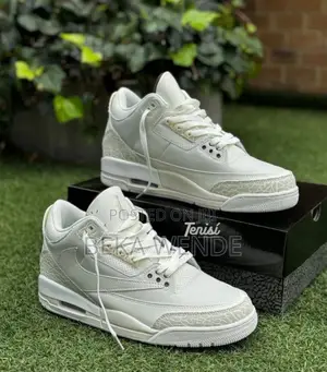Photo - Jordan 3 Full White