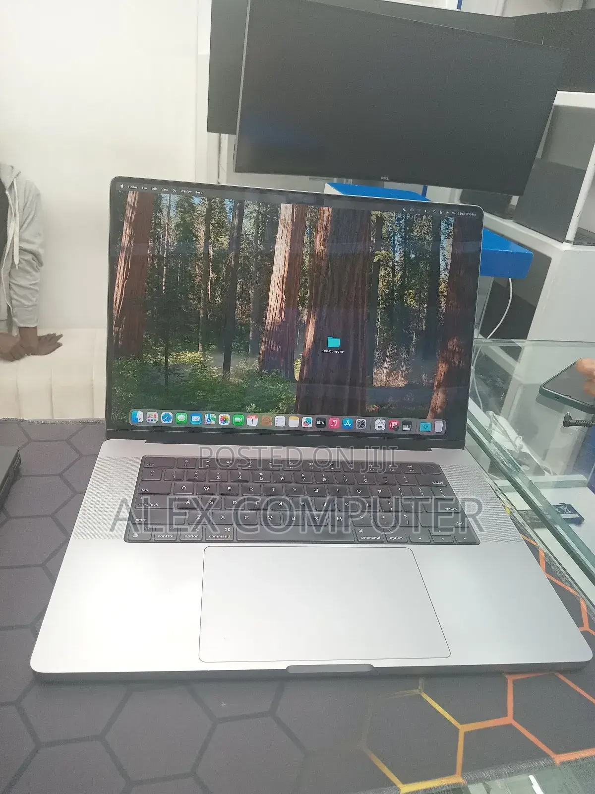 New Laptop Apple MacBook Pro 64GB Apple M1 Max SSD 1T