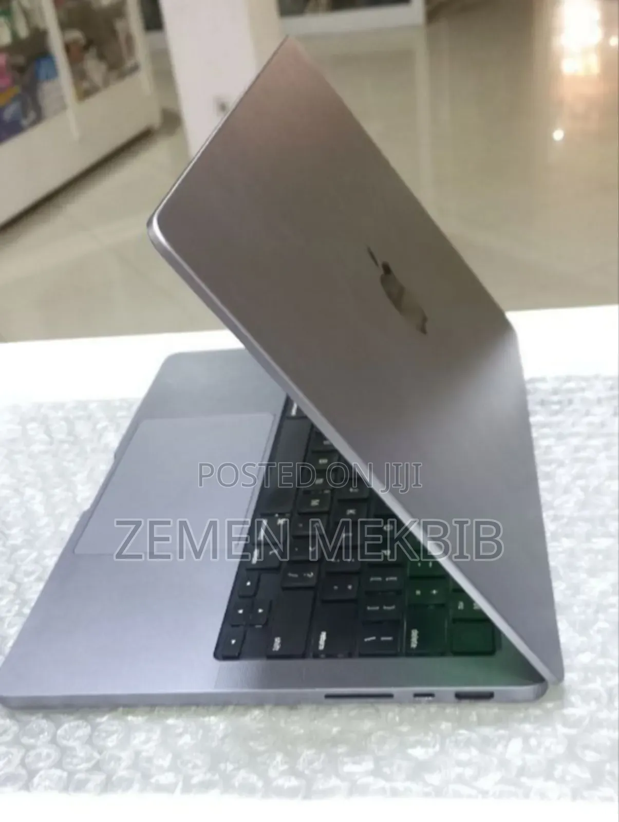 New Laptop Apple MacBook Pro M1 16GB Intel Core I9 SSD 512GB