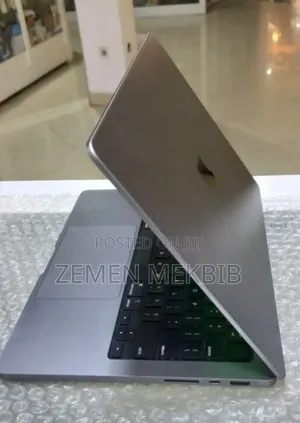 New Laptop Apple MacBook Pro M1 16GB Intel Core I9 SSD 512GB