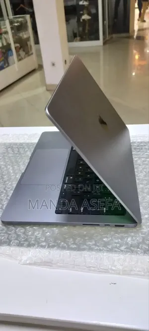 New Laptop Apple MacBook Pro M1 16GB Apple M1 Pro SSD 512GB