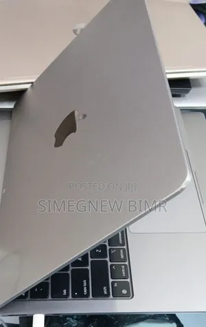 Photo - New Laptop Apple MacBook Air 2022 M2 8GB Intel Core M2 SSD 256GB