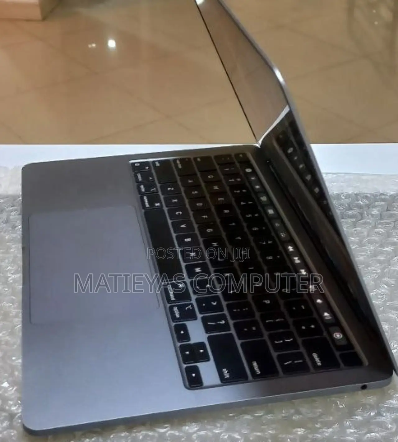 New Laptop Apple MacBook Pro M1 8GB Apple M1 SSD 256GB