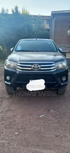 Photo - Toyota Hilux 2016 Black