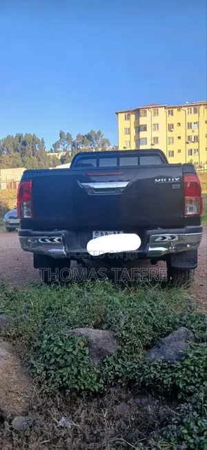 Toyota Hilux 2016 Black