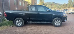 Toyota Hilux 2016 Black