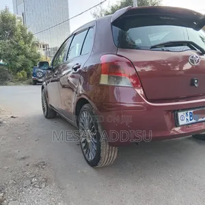 Toyota Yaris 2010 Brown