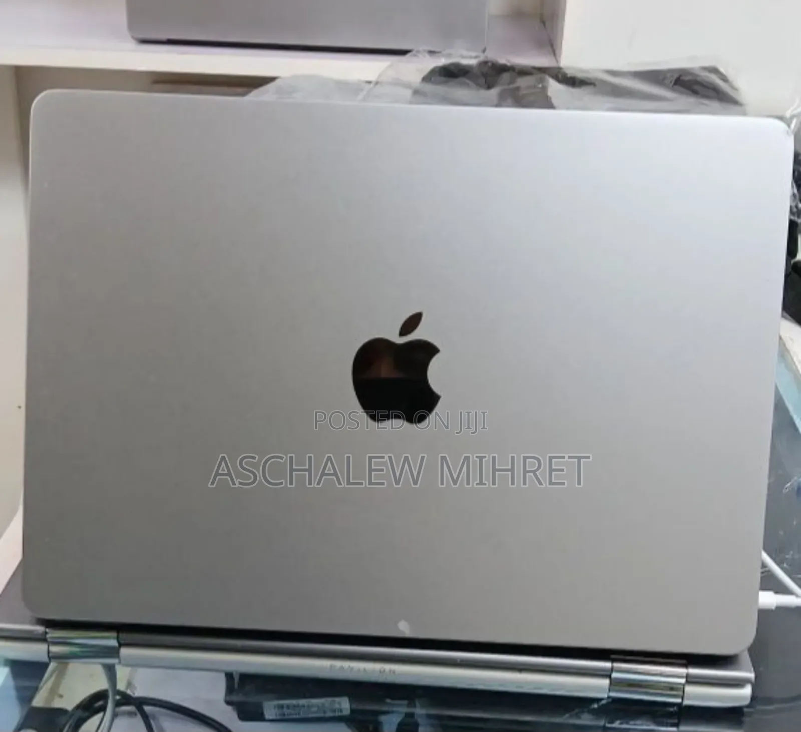 New Laptop Apple MacBook Air 2022 M2 8GB Apple M2 SSD 256GB