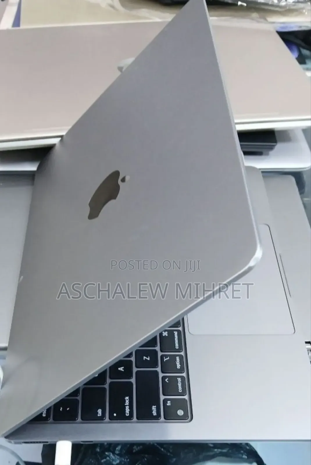 New Laptop Apple MacBook Air 2022 M2 8GB Apple M2 SSD 256GB