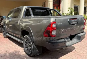 Toyota Hilux 2022 Green
