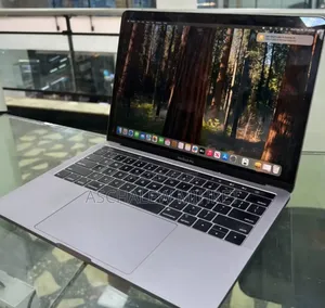 New Laptop Apple MacBook Pro 2017 8GB Intel Core I5 SSD 256GB