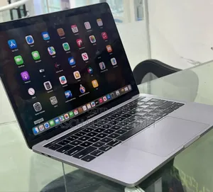 New Laptop Apple MacBook Pro 2017 8GB Intel Core I5 SSD 256GB