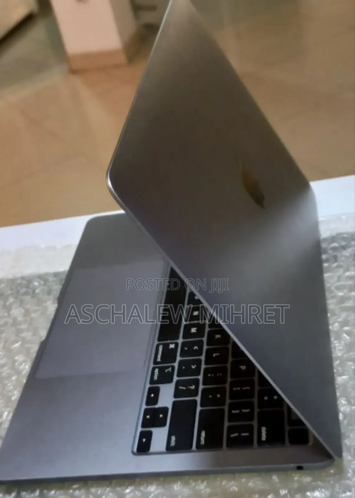 New Laptop Apple MacBook Pro M1 8GB Apple M1 Pro SSD 256GB