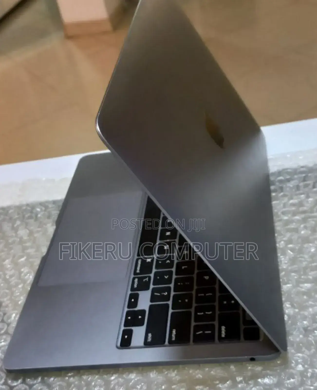 New Laptop Apple MacBook Pro M1 8GB Apple M1 Pro SSD 256GB