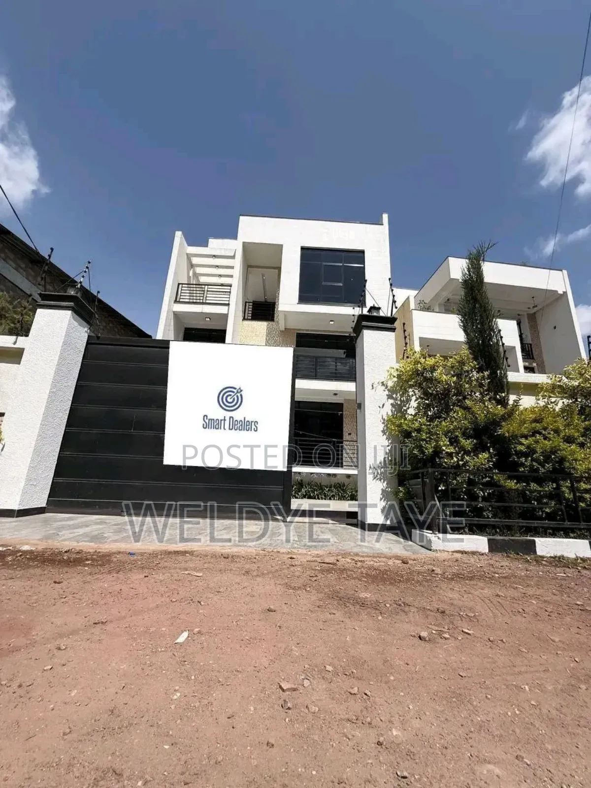 Furnished 7bdrm Farm House in Kirkos for sale