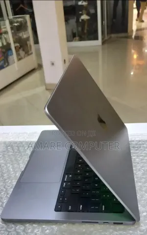 New Laptop Apple MacBook Pro M1 16GB Apple M1 Pro SSD 512GB