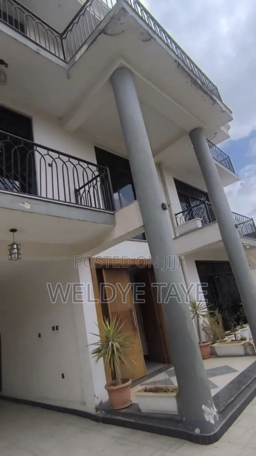 Furnished 8bdrm House in Bole for sale