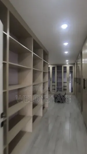 Furnished 8bdrm House in Bole for sale