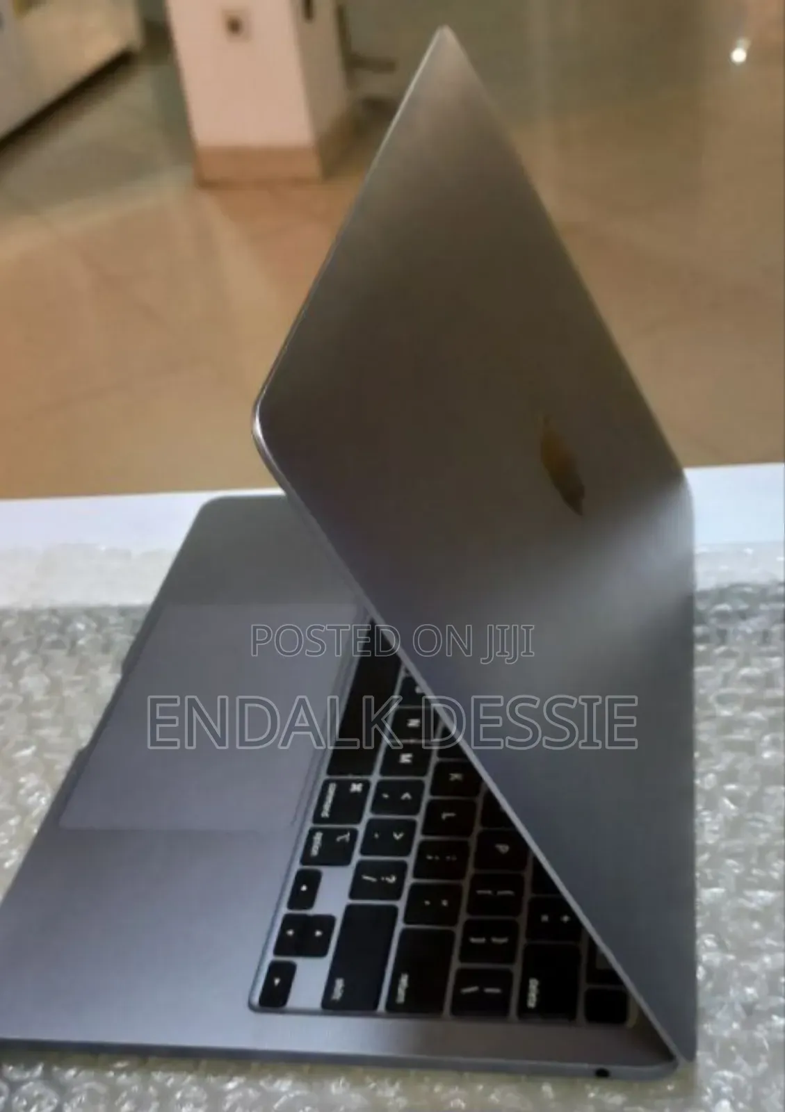 New Laptop Apple MacBook Pro 2020 M1 8GB Apple M1 Pro SSD 256GB