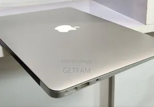 New Laptop Apple MacBook Pro 2017 8GB Intel Core I5 SSD 128GB
