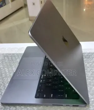 New Laptop Apple MacBook Pro M1 16GB Apple M1 Pro SSD 512GB