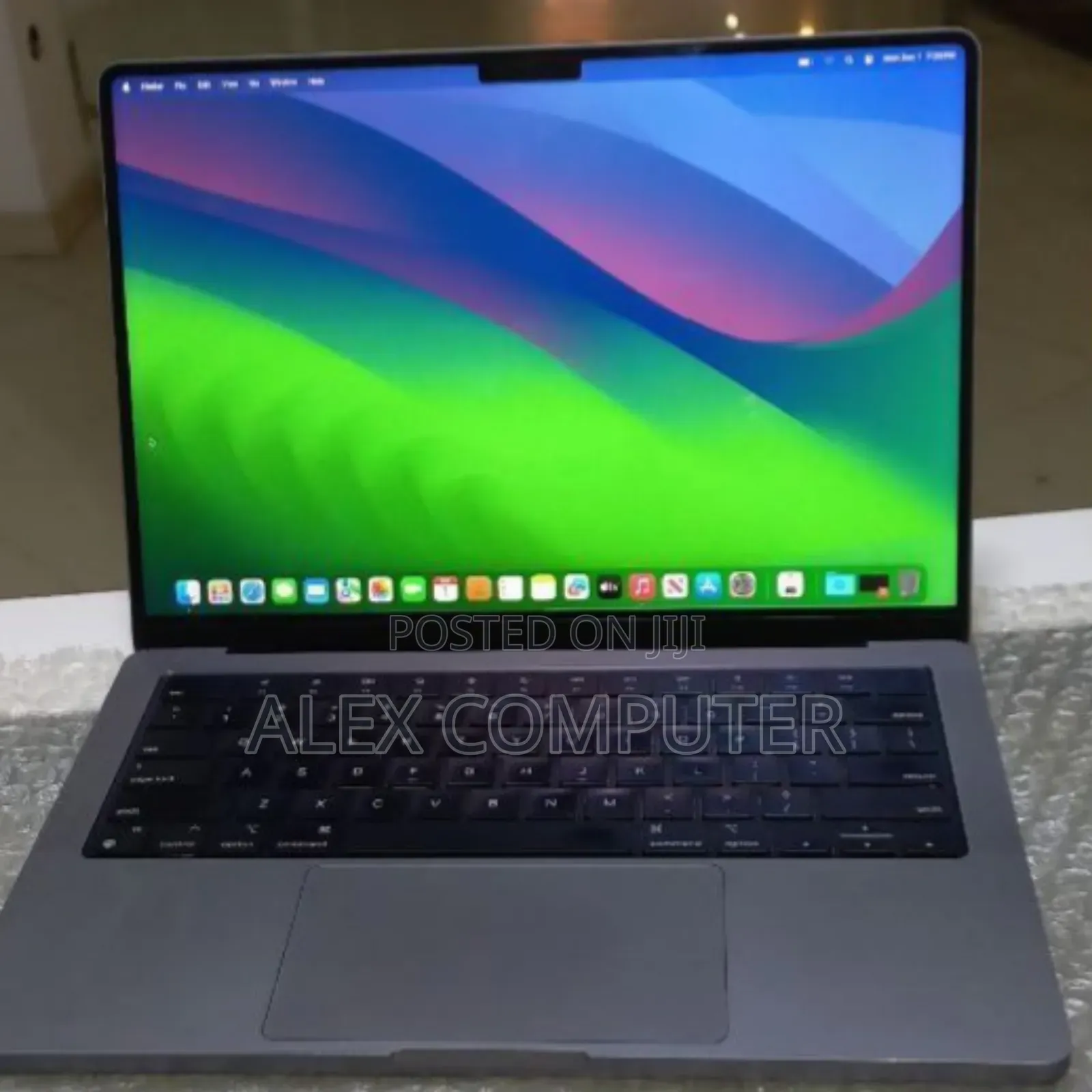 New Laptop Apple MacBook Pro M1 16GB Apple M1 Pro SSD 512GB