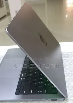 New Laptop Apple MacBook Pro M1 16GB Apple M1 Pro SSD 512GB