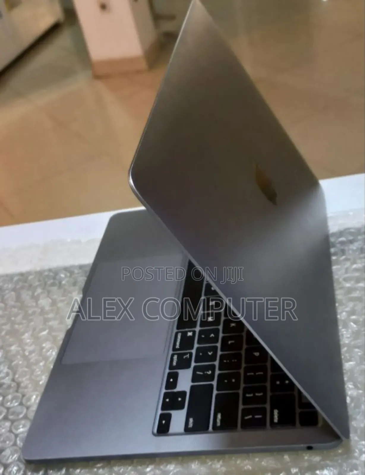 New Laptop Apple MacBook Pro M1 8GB Apple M1 Pro SSD 256GB