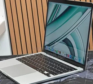 Photo - New Laptop Apple MacBook Pro 2022 M2 8GB Apple M2 SSD 256GB