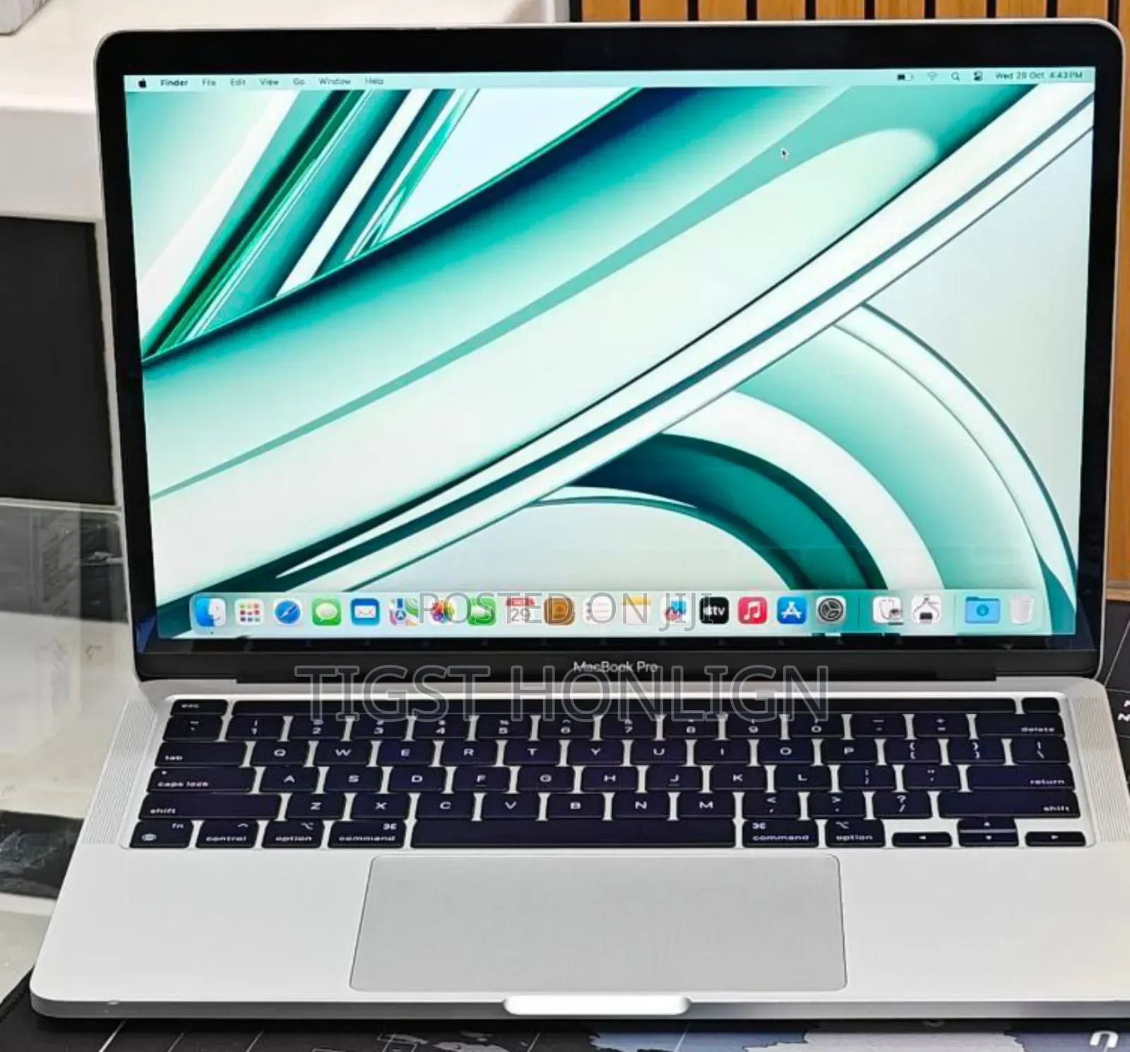 New Laptop Apple MacBook Pro 2022 M2 8GB Apple M2 SSD 256GB