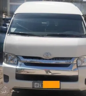 Toyota Grand HiAce 2021 White