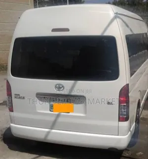 Toyota Grand HiAce 2021 White