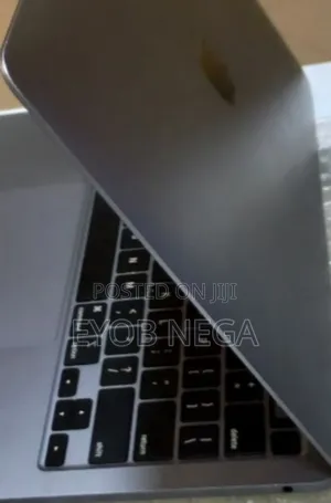 New Laptop Apple MacBook Pro M1 8GB Apple M1 SSD 256GB