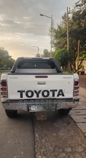 Toyota Hilux 2010 White