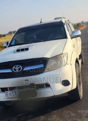Toyota Hilux 2010 White