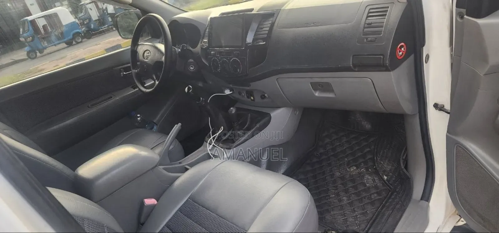 Toyota Hilux 2010 White