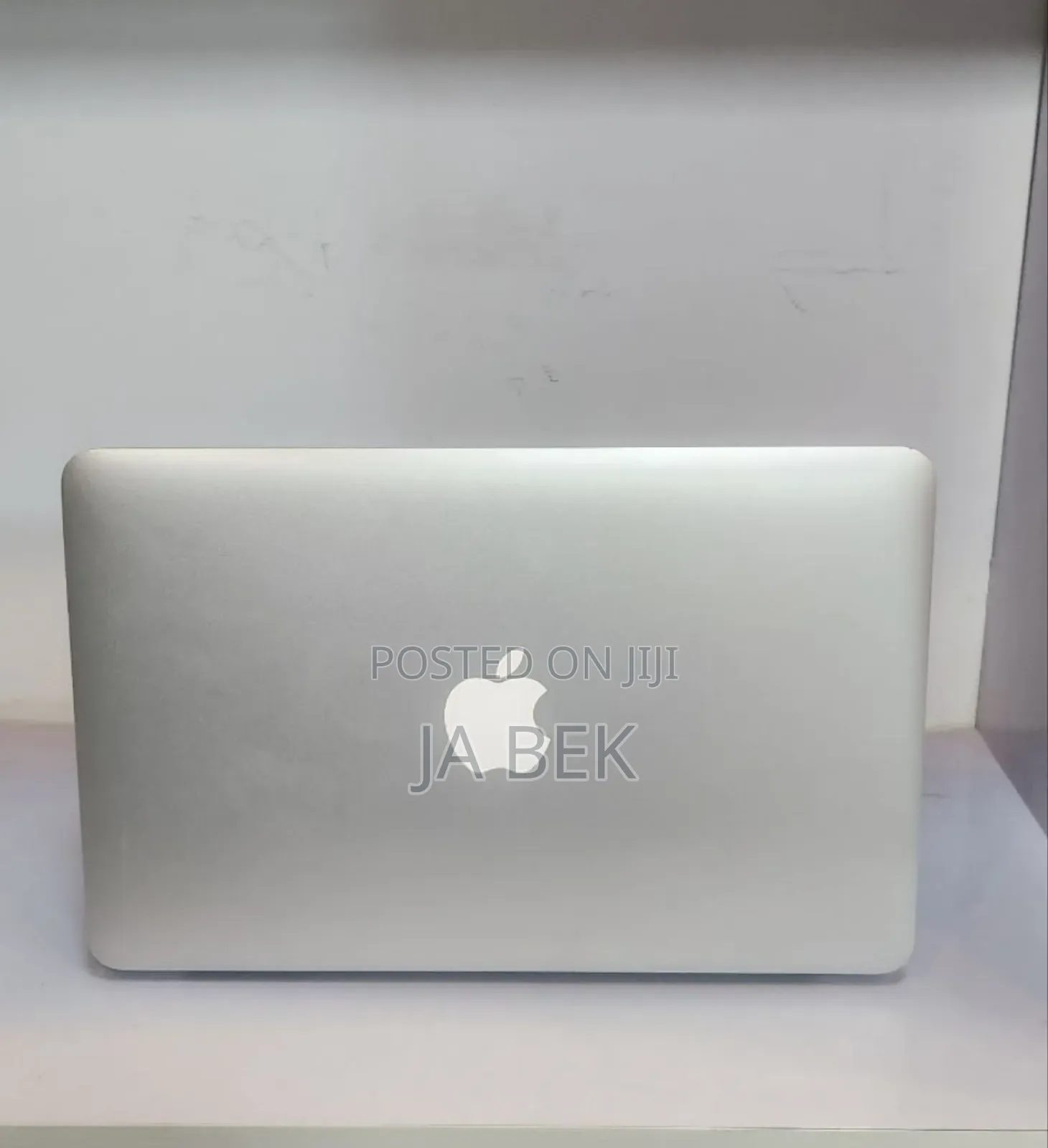 New Laptop Apple MacBook 2015 4GB Intel Core I5 SSD 128GB