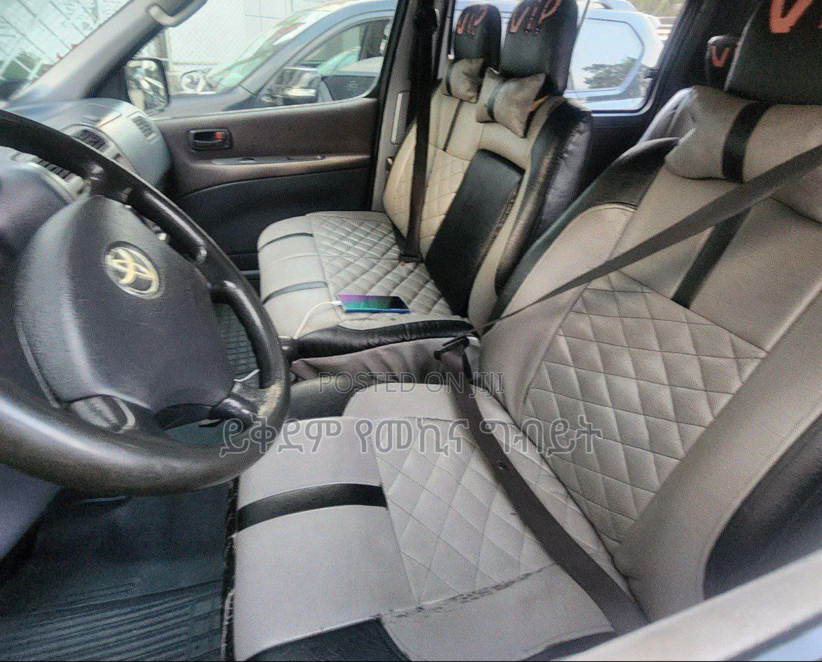 Toyota HiAce 2010 Silver