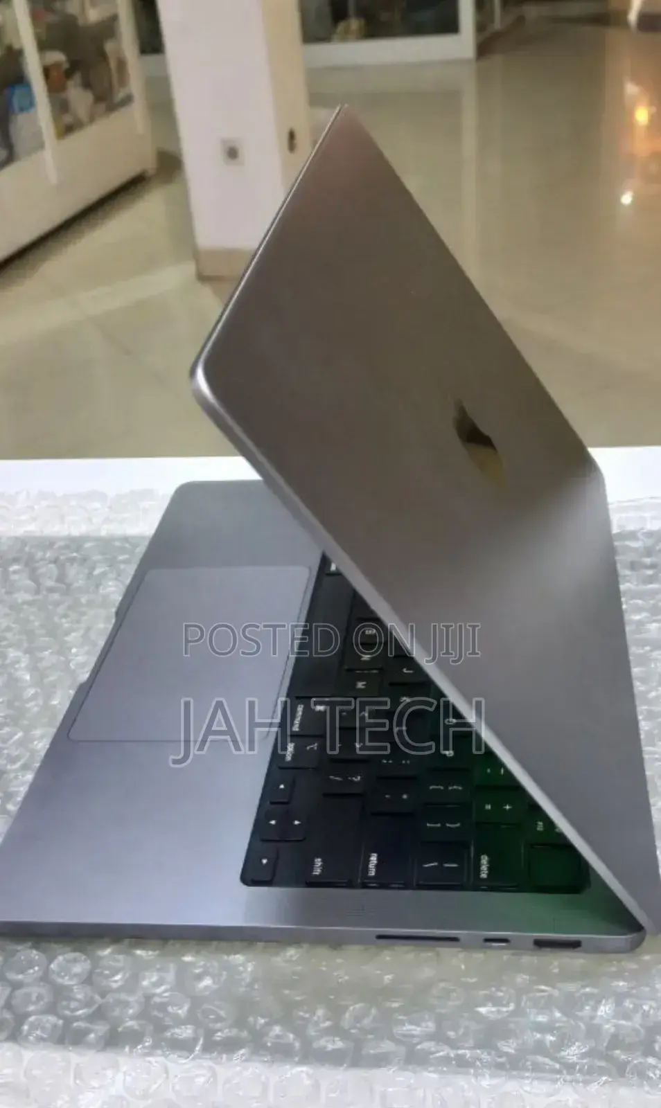 New Laptop Apple MacBook Pro M1 16GB Apple M1 Pro SSD 512GB