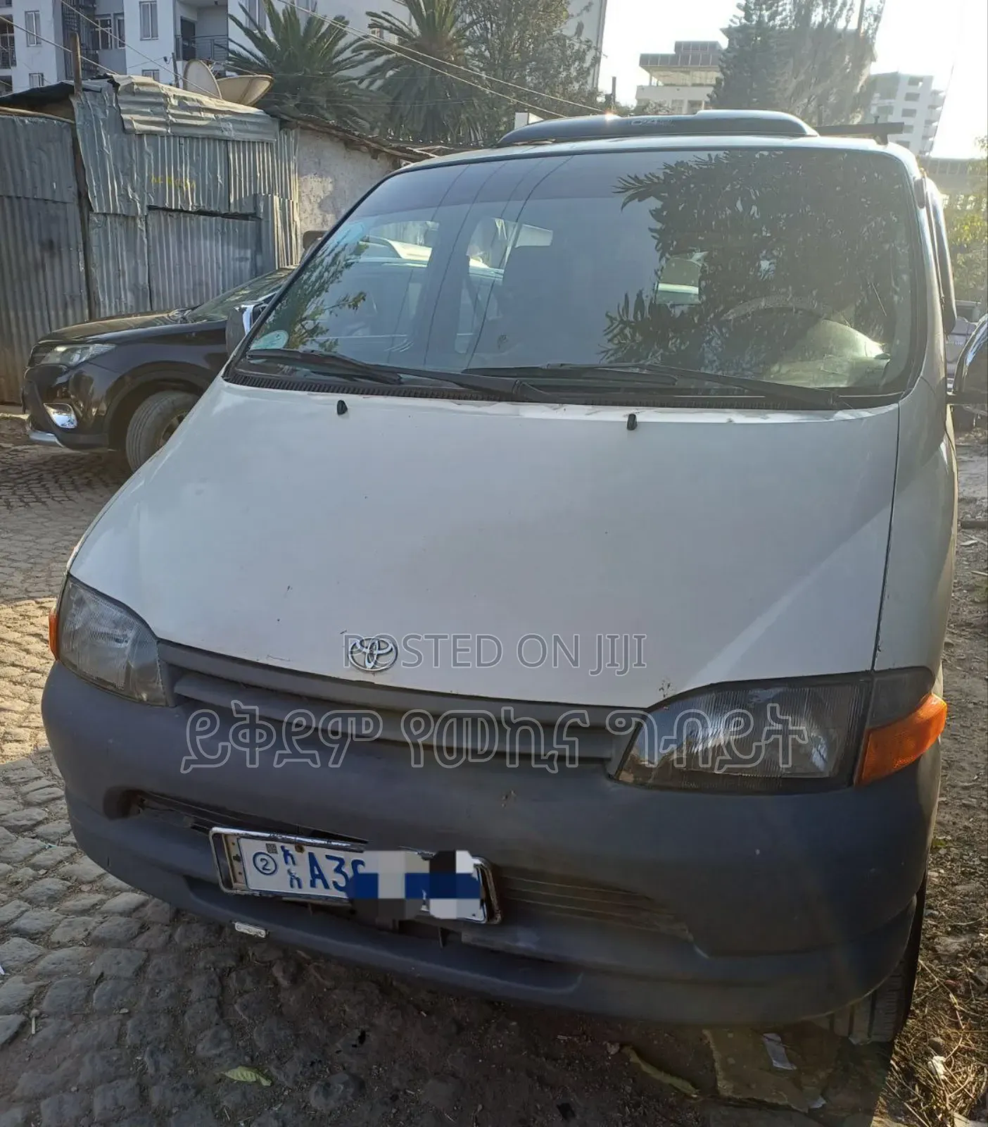 Toyota HiAce 2000 White