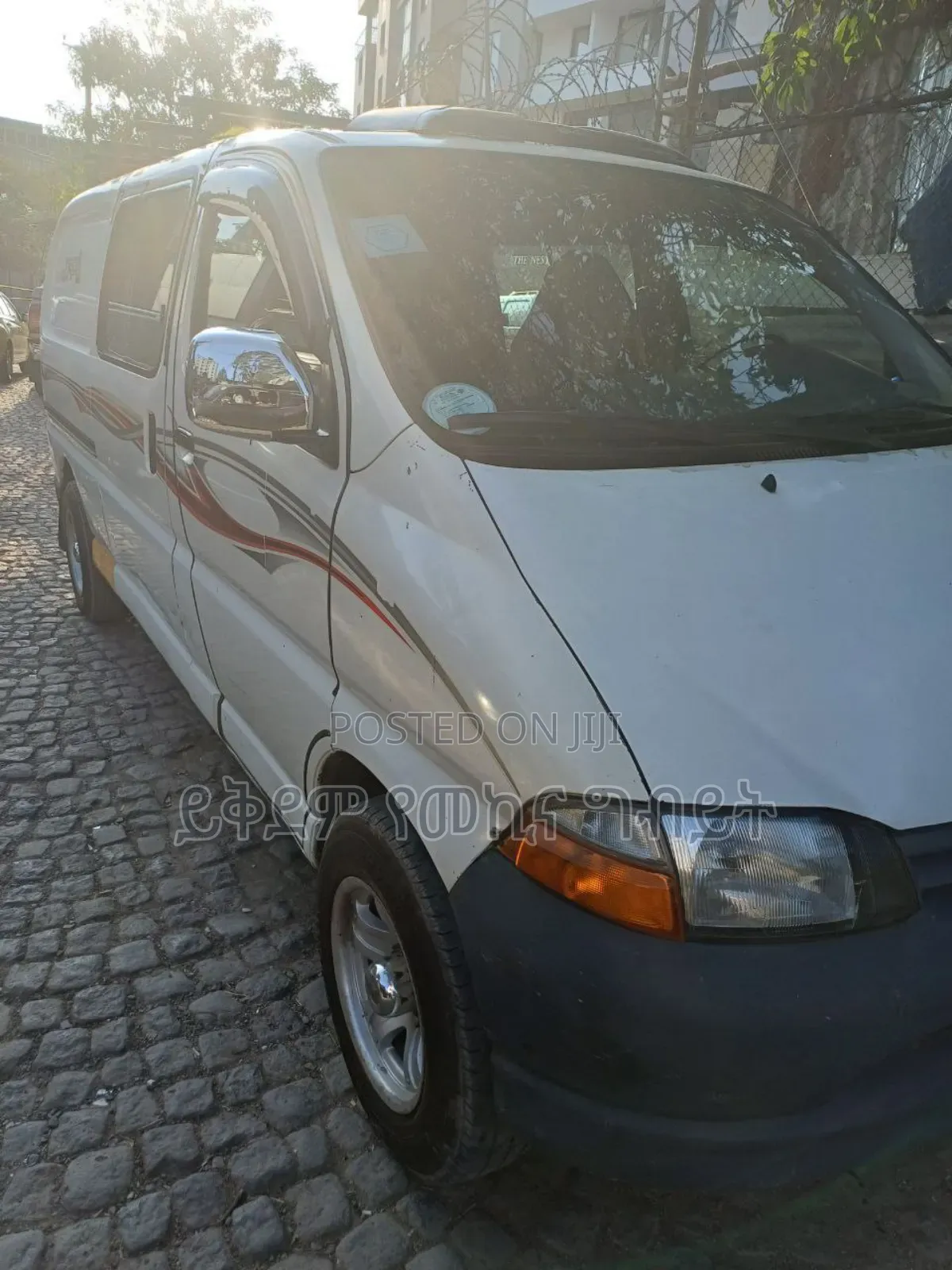 Toyota HiAce 2000 White