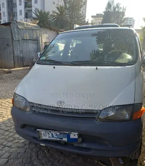 Toyota HiAce 2000 White