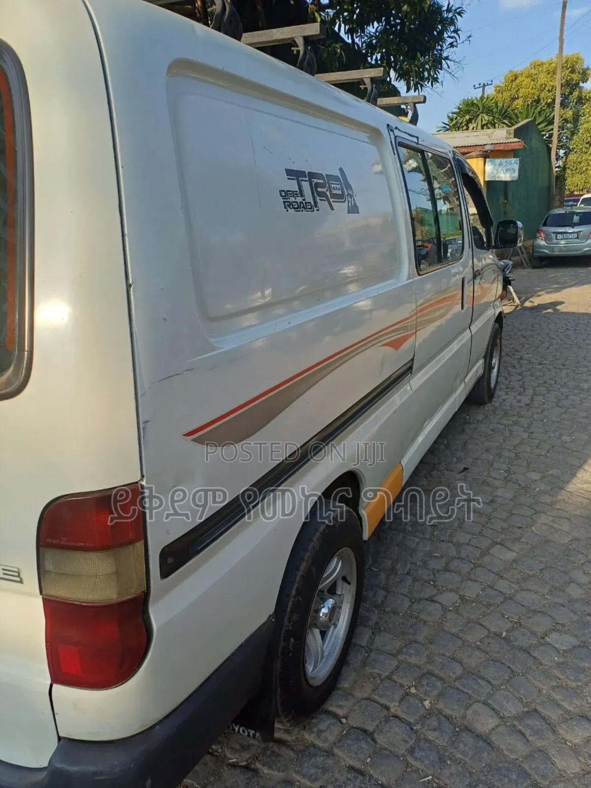 Toyota HiAce 2000 White