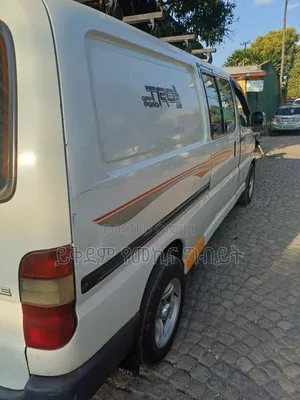 Toyota HiAce 2000 White