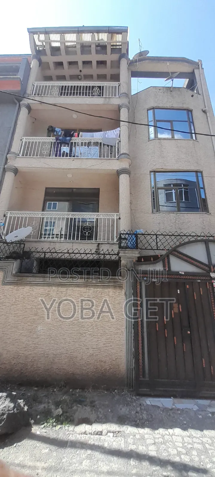 6bdrm House in Akaky Kaliti for sale