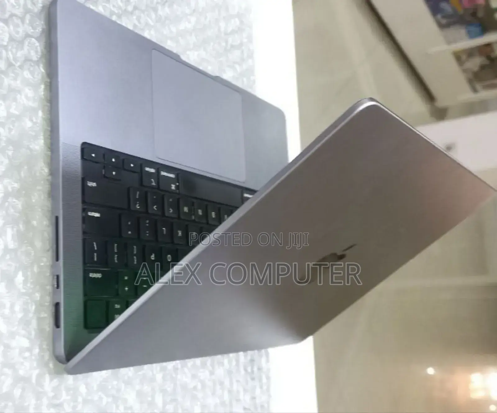 New Laptop Apple MacBook Pro M1 16GB Apple M1 Pro SSD 512GB